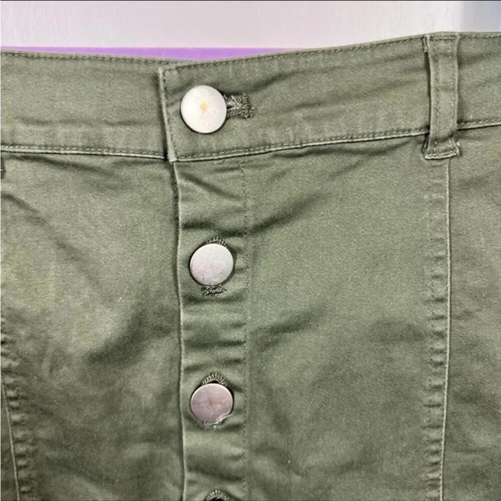 Forever 21 Olive Green Button Front Mini Skirt – Size Small